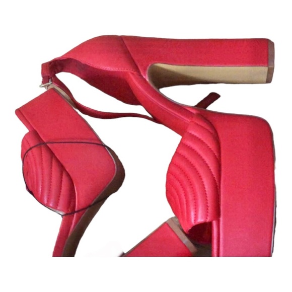 Aldo red quilted‎ heart platform Ankle strap puffy platform heel sandals size 10 - Picture 15 of 16